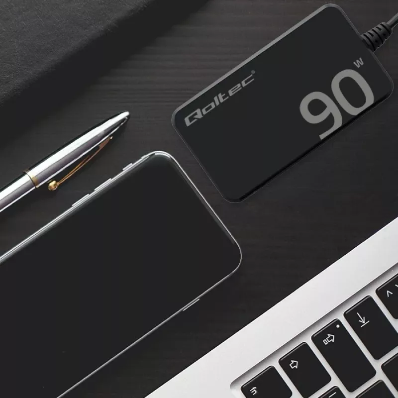 Qoltec 90W GaN Super Fast SLIM seinälaturi | XP | 5-20V | 4,5A | USB-C 3.1 | kannettava | MacBook | älypuhelin | + kaapeli