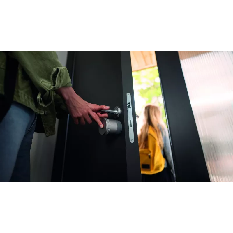 Yale Linus Smart Lock L2 Lite, hopea (05/109100/SI)