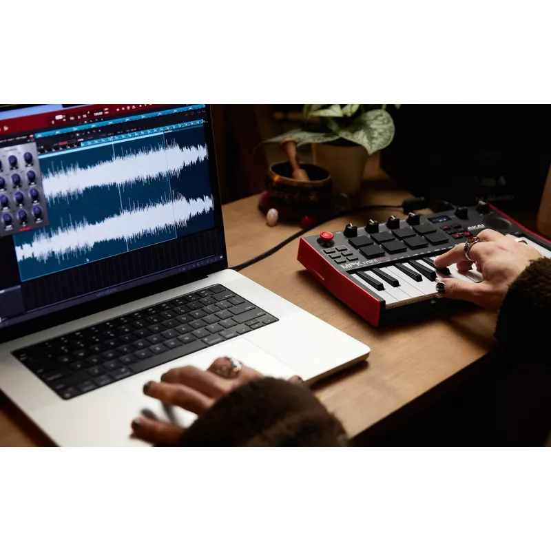 Akai MPK Mini Play MK3 MIDI-ohjainkosketin padiohjaimella, USB, musta/punainen