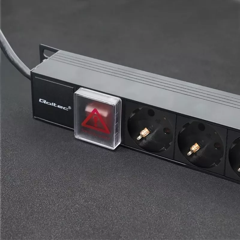 Qoltec alumiininen PDU RACKiin | 16A | 16 x Schuko | pystysuora | 1,8 m