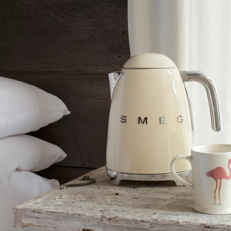 Vedenkeitin Smeg 1.7L 2400W cream