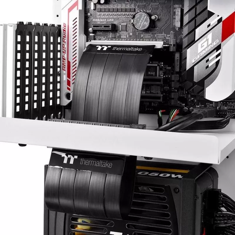 Thermaltake AC-045-CN1OTN-C1 liitäntäkortit/adapteri sisäinen PCIe
