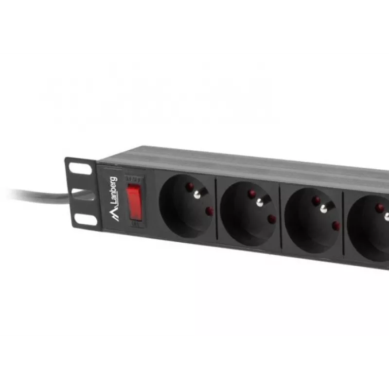 Sähkönjakoyksikkö LANBERG PDU-09E-0300-BK — 9x tyyppi E -pistorasia, 16 A, 220–250 V, 3 m kaapeli, 1U rack, 19