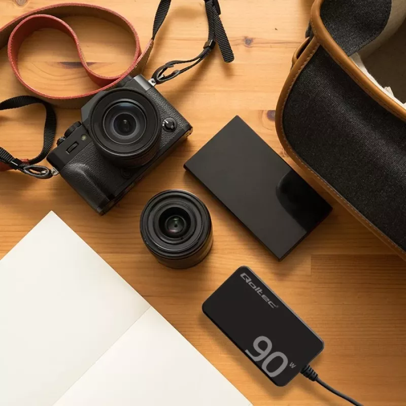 Qoltec 90W GaN Super Fast SLIM seinälaturi | XP | 5-20V | 4,5A | USB-C 3.1 | kannettava | MacBook | älypuhelin | + kaapeli