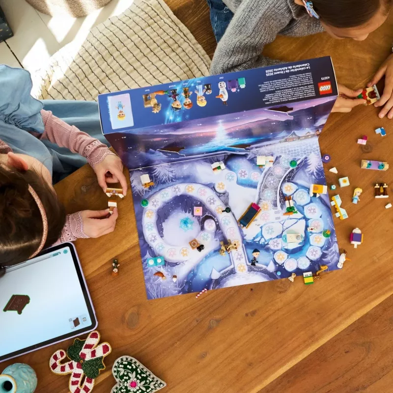 LEGO Disney Frozen -joulukalenteri 2025 -rakennussarja 43273 — 231 osaa, 4 minihahmoa, ikä 5+