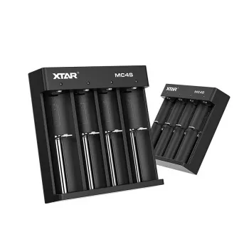 XTAR MC4S 4-paikkainen pöytälaturi lieriömäisille Li-Ion 18650- ja NiMH-akuille (A/AA/AAA/AAAA/C/D), 1 A lähtö, 5 V tulo, musta