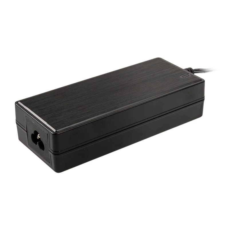 Akasa virtalähde Intel NUC / Mini-ITX-järjestelmiin - 90 wattia