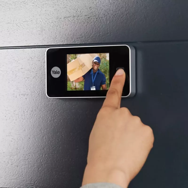 Digitaalinen ovisilmä Yale 45-0500-1432-00-6011 — 8,13 cm LCD, 105° katselukulma, 110° kulma, musta, 2×AAA