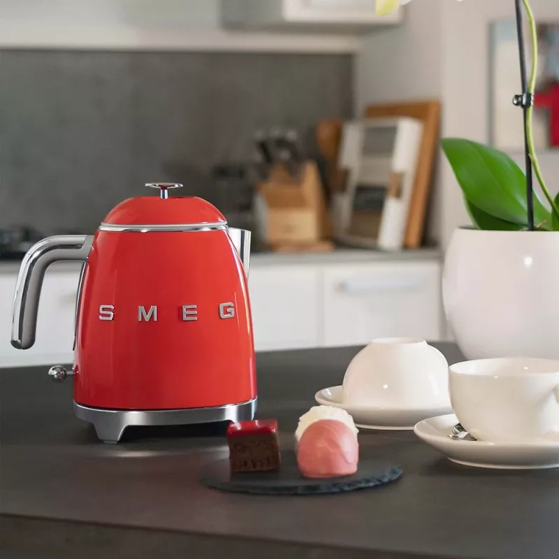 Smeg 50's Style vedenkeitin KLF05RDEU punainen