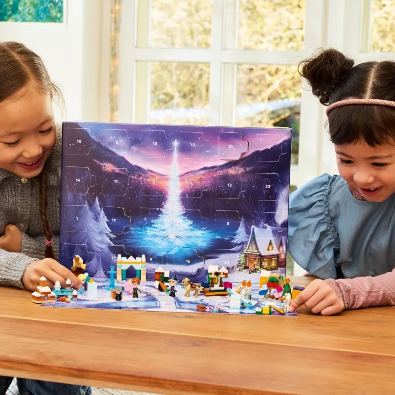 LEGO Disney Frozen -joulukalenteri 2025 -rakennussarja 43273 — 231 osaa, 4 minihahmoa, ikä 5+
