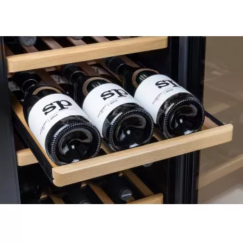 Caso | viinikaappi | WineComfort 24 | energiatehokkuusluokka G | vitriini | pullokapasiteetti 24 pulloa | jäähdytystyyppi kompressoritekniikka | musta