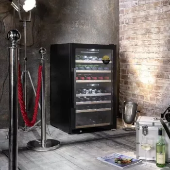 Caso | Smart Wine Cooler | WineExclusive 66 | energiatehokkuusluokka G | vitriini | vapaasti seisova | pullokapasiteetti pulloa | jäähdytystapa kompressoritekniikka | musta