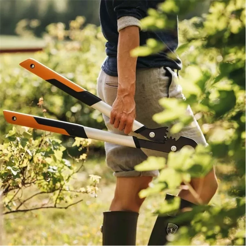 Fiskars LX92 ohittava oksasaha