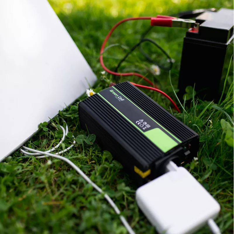 Vaihtosuuntaaja Green Cell INV14 300W DC 24V 230V USB, Type-E pistorasia, aktiivinen jäähdytys