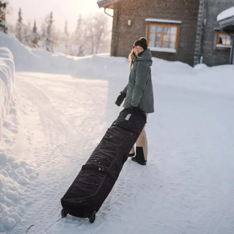 Thule 5176 Roundtrip pyörillä liikkuva lumilautalaukku 165 cm musta