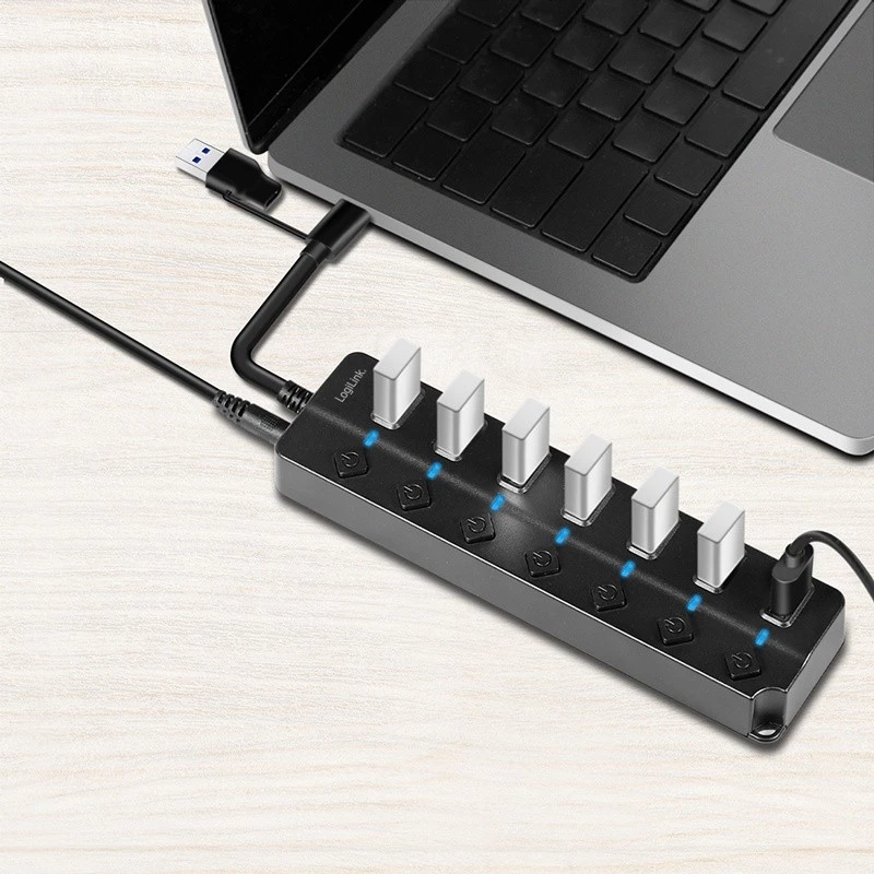 USB 3.2 Gen 1 -keskitin, 7 porttia on/off-kytkimellä, musta