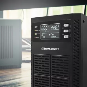 Qoltec 52281 UPS (keskeytymätön virransyöttö) kaksoismuunnos (Online) 2 kVA 2000 W 3 AC-lähtöä
