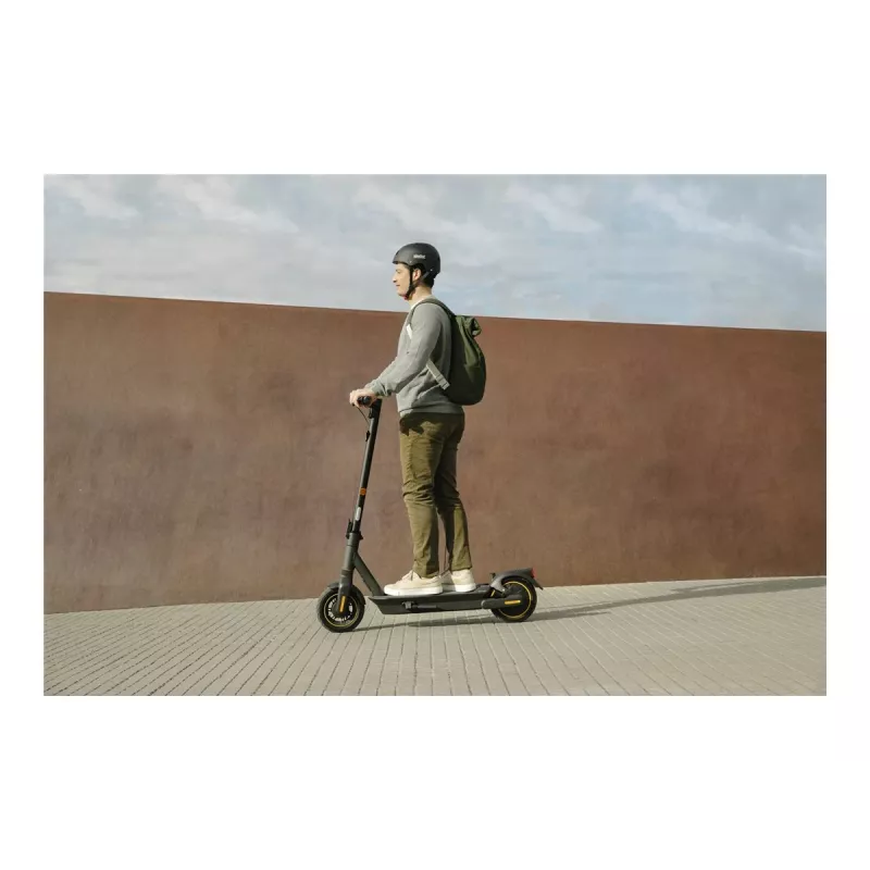 Ninebot Commuter kypärä | musta