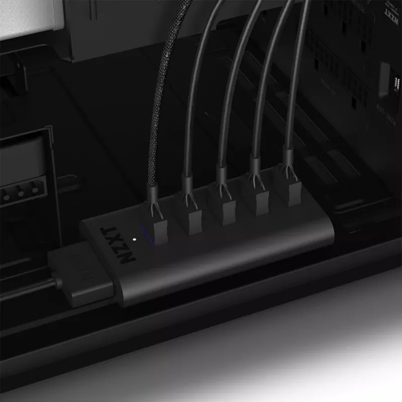 NZXT sisäinen USB 2.0 -laajennuskeskitin Gen 3 - musta