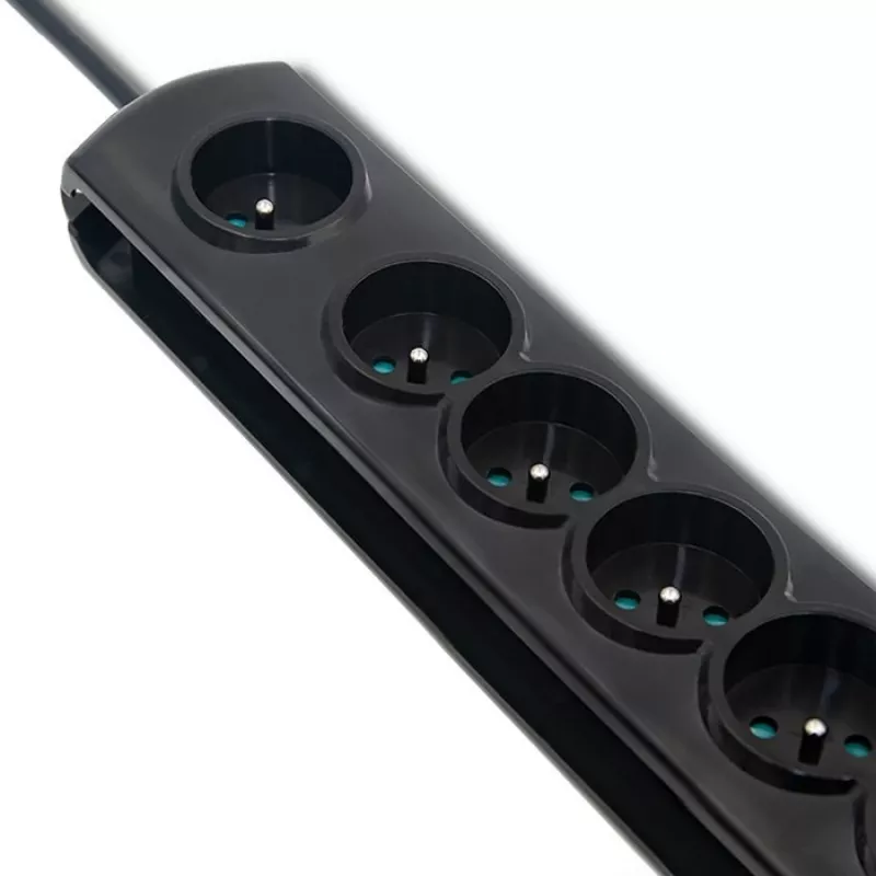 Ylijännitesuoja Qoltec 50171 musta 7 AC-pistorasiaa 230V 1,5m