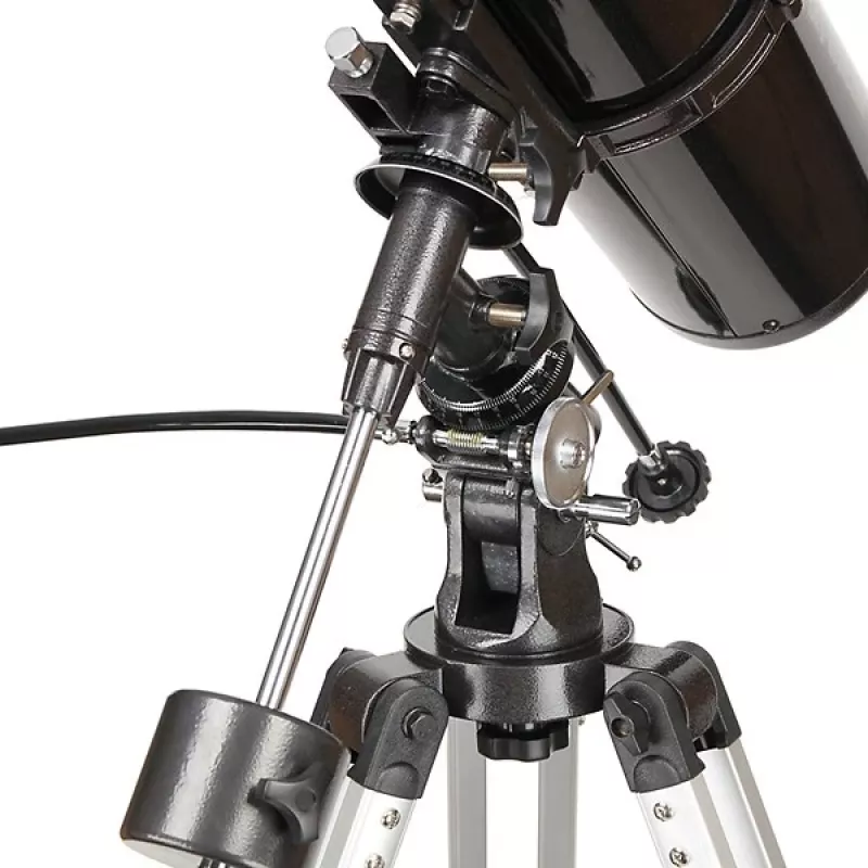 Refraktoriteleskooppi Skywatcher BK 1309 EQ2 — 130 mm aukko, 900 mm polttoväli