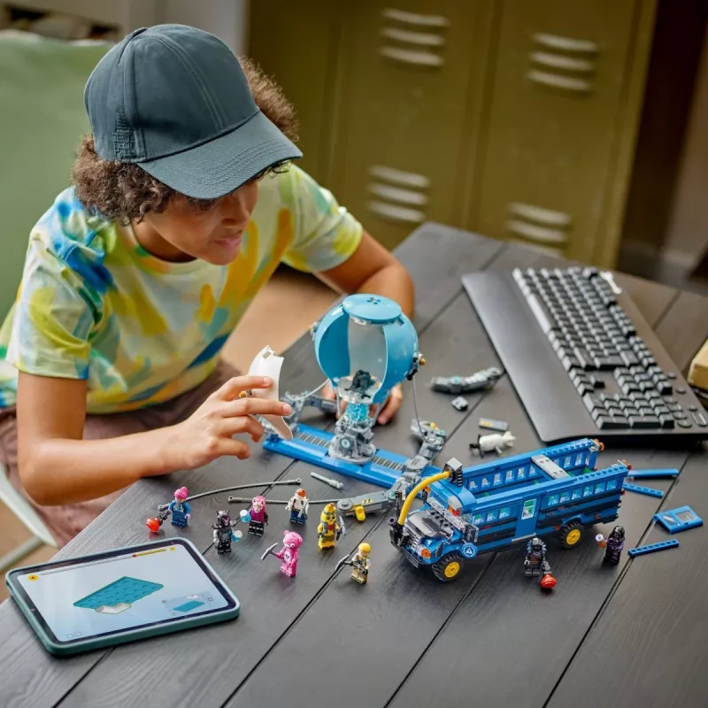 Rakennuslelu LEGO Battle Bus 77073
