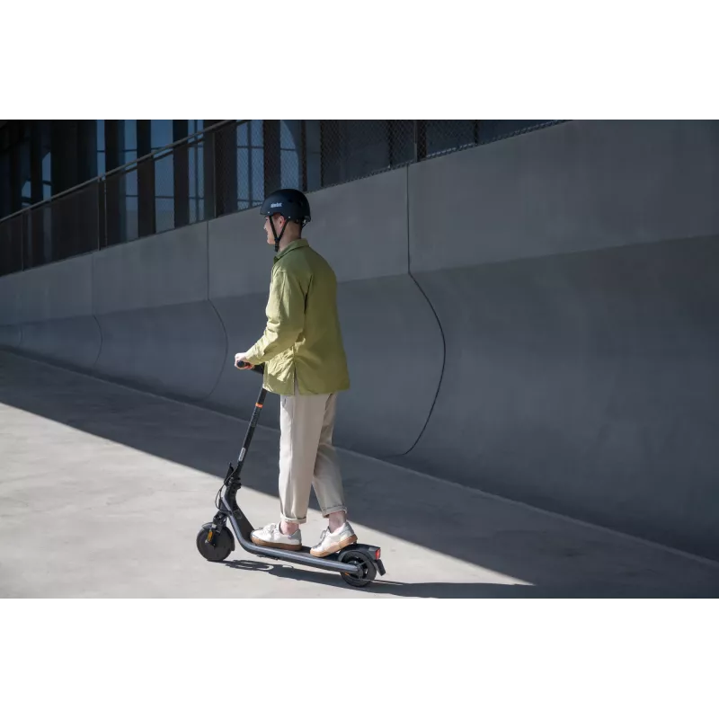 Segway | E2 E II | eKickScooter | 450 W | jopa 20 km/h | 8,1 tuumaa | musta ja harmaa