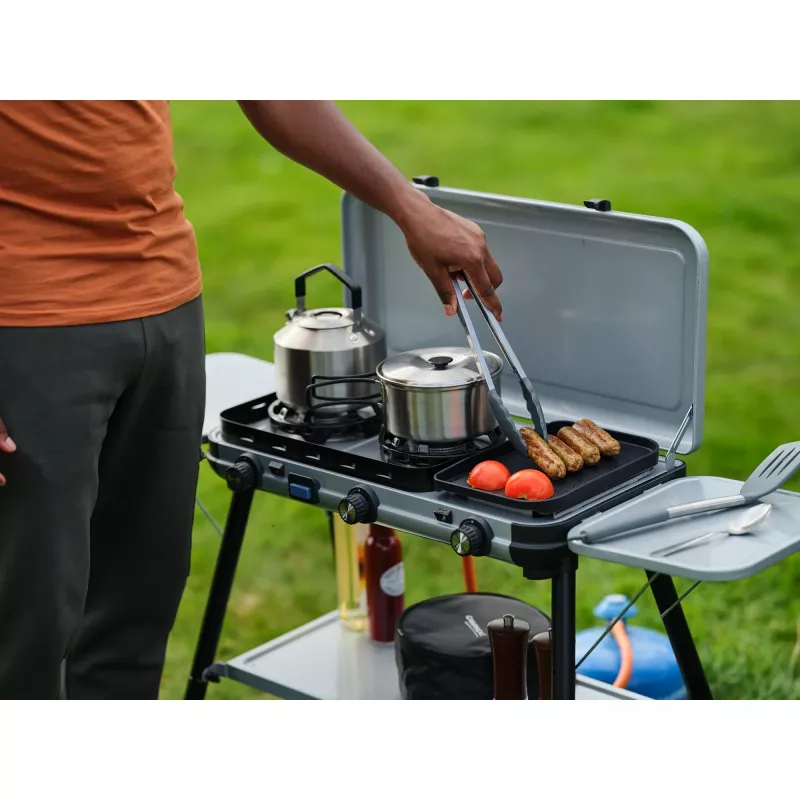 Camping Kitchen 2 Multi Cook Plus, kaasukeitin harmaa, 2 keittovyöhykettä 2x 1,8 kW + grillilevy 0,9 kW, malli 2025