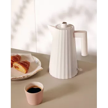 Alessi MDL06 B laskostettu vedenkeitin, musta, euro-pistoke