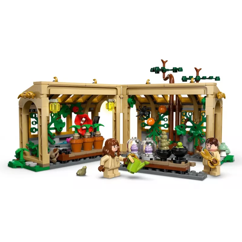 LEGO HARRY POTTER 76445 Tylypahkan linna – yrttitieteen luokkahuone
