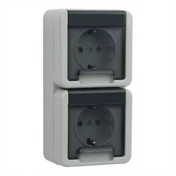 Schuko-pistorasia Gira 4780 30 — 250 V, 16 A, harmaa, muovikotelo