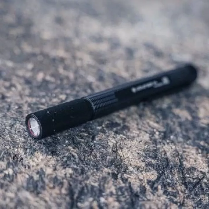 Ledlenser P4 LED-kynätaskulamppu, musta