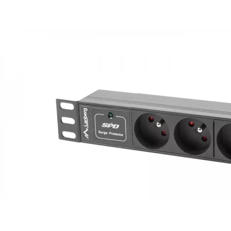 LANBERG PDU-03E-0200-BK pistorasia 1HE, 3x Type-E-pistorasia, 220–250 V, 16 A, 2 m kaapeli, musta
