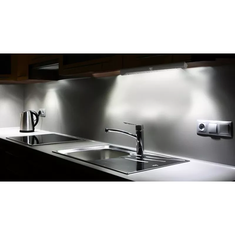 Maclean MCE123 LED-alasvalo liiketunnistimella