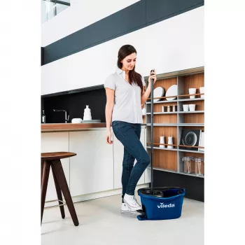 Bodenwischer VILEDA TurEasyWring & Clean Box 167756 ämpärillä ja puristimella