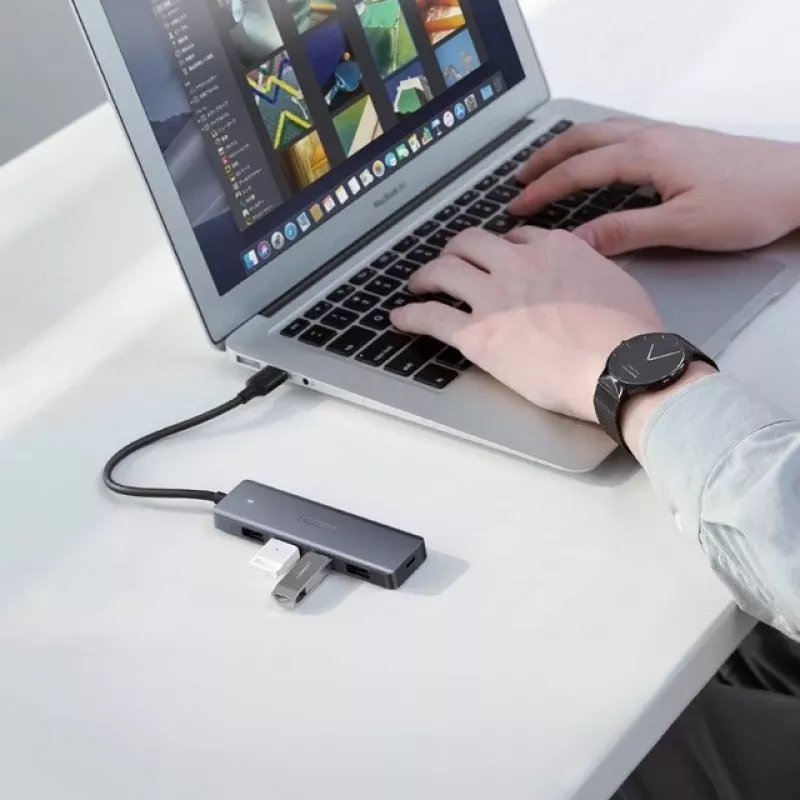 Ugreen keskitin 4-in-1 USB-C-adapteri 4× USB 3.0 + USB-C harmaa