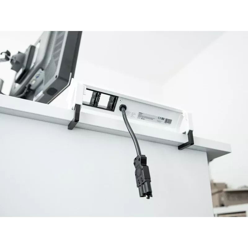 Pistorasialista 3 x tyyppi F Bachmann Desk2