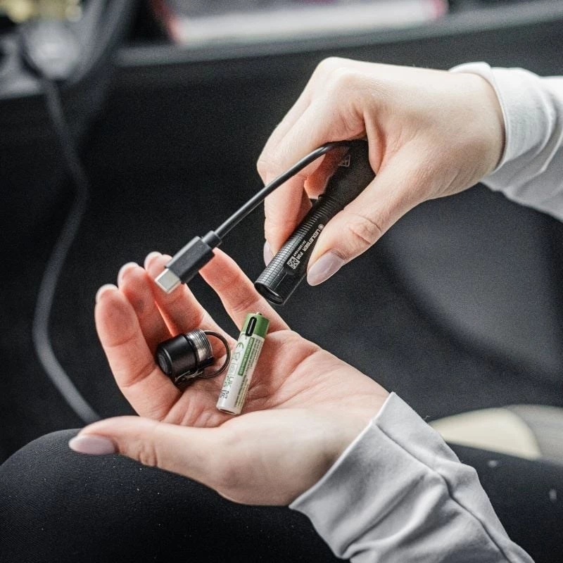 Ledlenser P3R musta taskulamppu — ladattava kompakti LED-avainperävalaisin