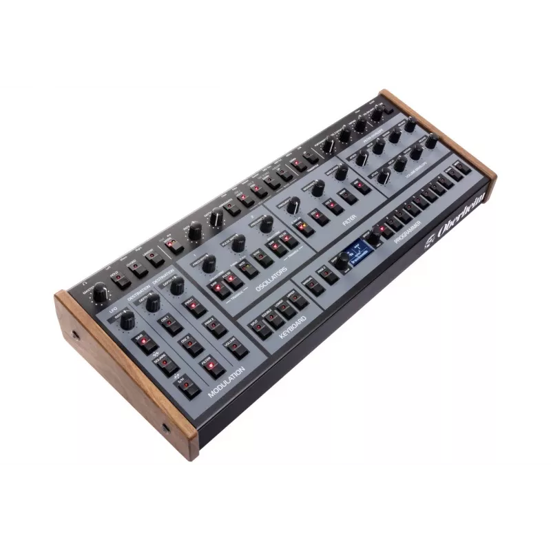 Oberheim OB-X8 pöytämalli analoginen polyfoninen syntetisaattori