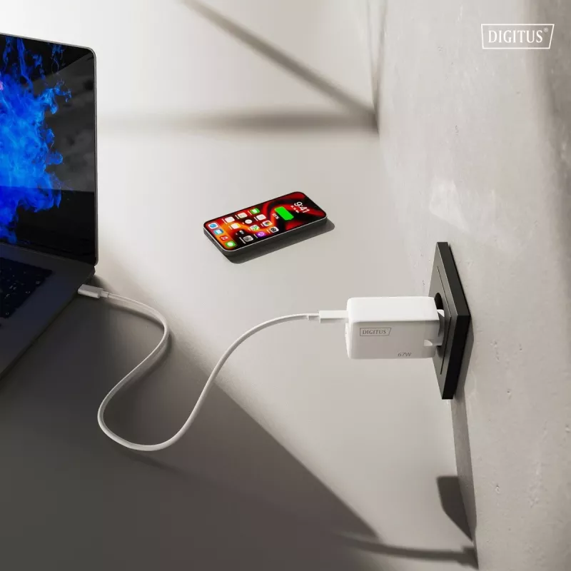 Seinä USB-laturi DIGITUS DA-10303 67W GaN, 2× USB-C + 1× USB-A, 100–240V, valkoinen