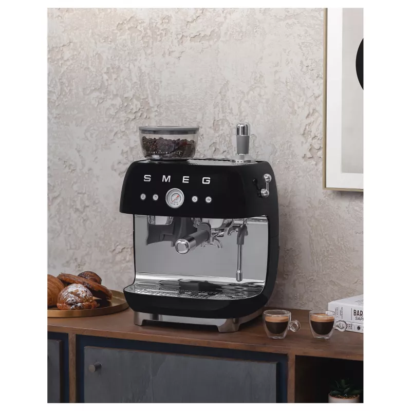 SMEG EGF03BLEU espressokeitin. kahviautomaatti 50s Style. musta