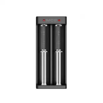 XTAR kaksipaikkainen Li-Ion-akkulaturi 18650-kennoille, USB-C-tulo, 2 paikkaa, musta, LED-merkkivalot