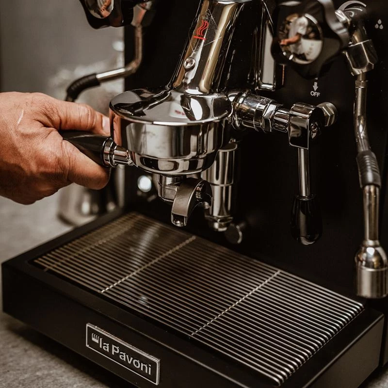 La Pavoni New Cellini Classic LPSCCB01EU espressokeitin, musta