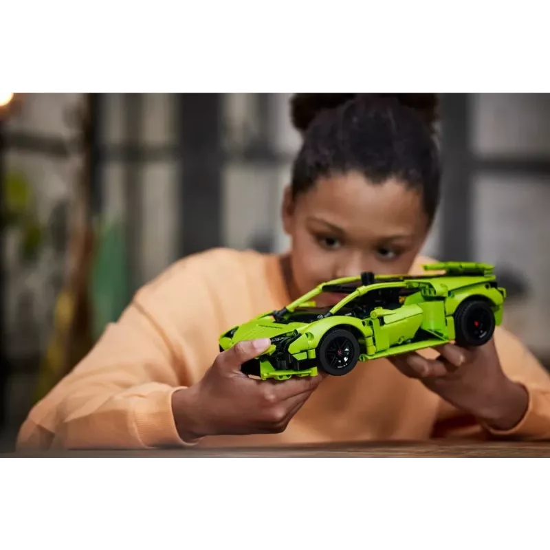 LEGO Technic rakennussarja Lamborghini Huracán Tecnica mittakaavassa 1:10, 806 osaa, ikä 9+