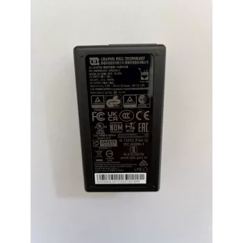 PoE-sovitin Cambium Networks N000900L001D — Gigabit Ethernet, 30 V PoE, 15 W lähtö, 90–264 V AC tulo