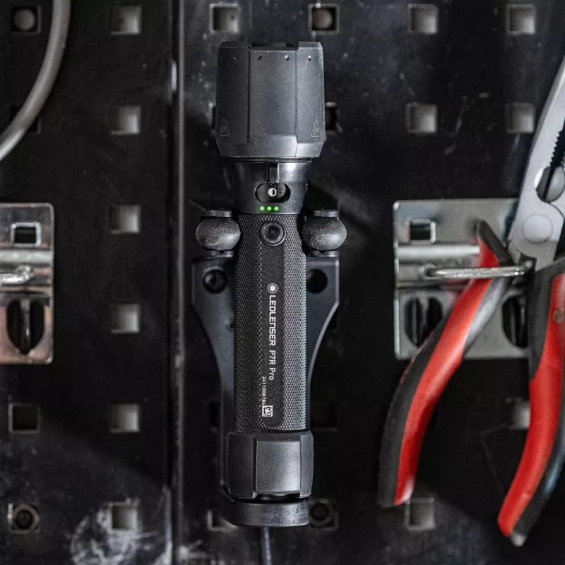 Ledlenser P7R Pro musta käsivalaisin LED
