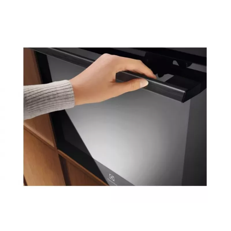 Electrolux LOD8P39Z kalusteisiin asennettava uuni — 72 l, pyrolyyttinen itsepuhdistus, TFT-näyttö, musta