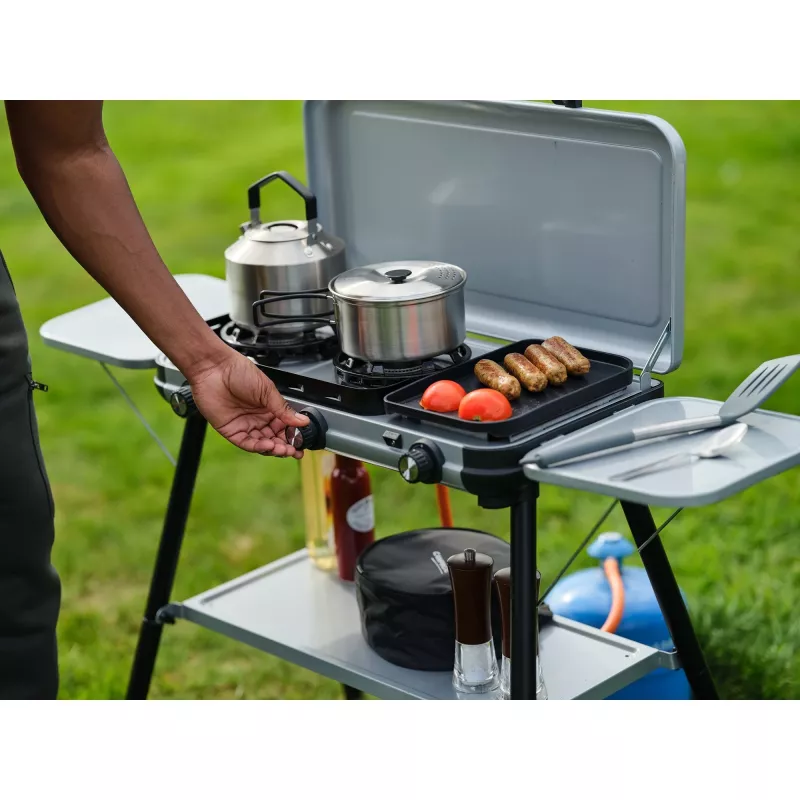 Camping Kitchen 2 Multi Cook Plus, kaasukeitin harmaa, 2 keittovyöhykettä 2x 1,8 kW + grillilevy 0,9 kW, malli 2025