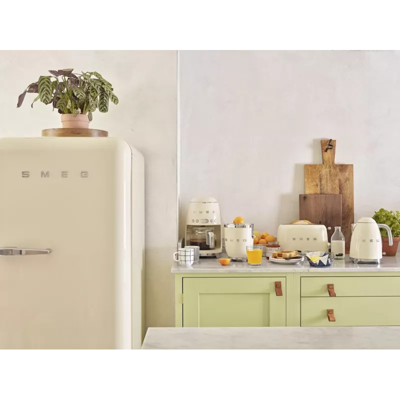 Vedenkeitin Smeg 1.7L 2400W cream