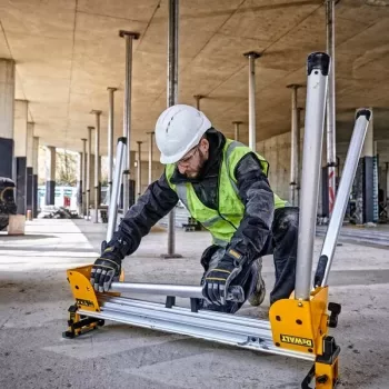 Katkaisu- ja jiirisahojen teline DeWalt DE7033 — taitettava alumiiniteline, 4 jalkaa, jatkettavissa 2,5 m asti, kantavuus 227 kg, 16 kg